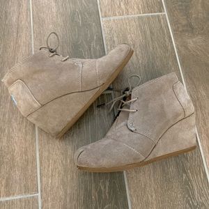 SALE!🔥Tom’s Suede Wedges